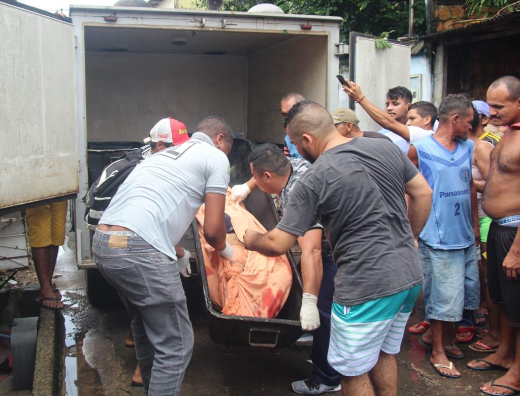 Homem é perseguido e assassinado com 15 tiros no bairro Compensa