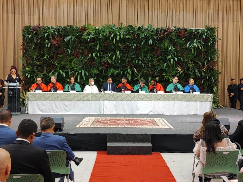 Governo do Amazonas empossa novo reitor da UEA