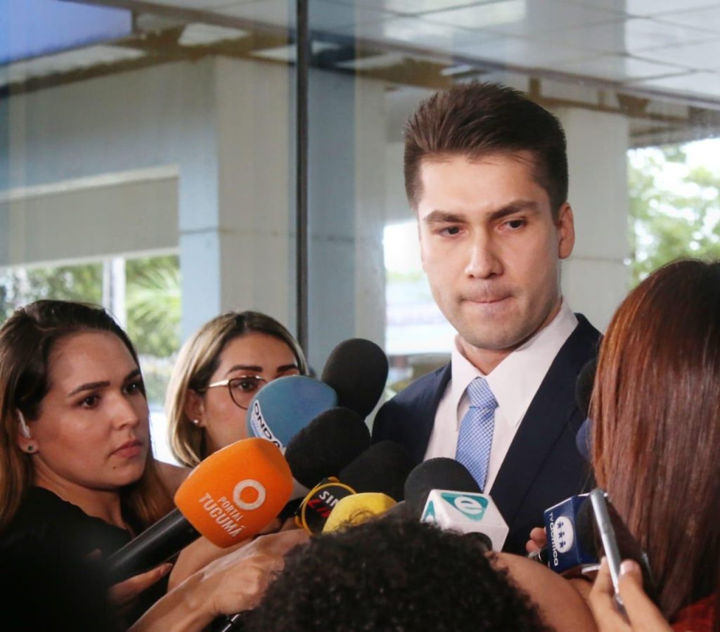 Inquérito policial é aberto para investigar possível imprudência em salto de paraquedistas em Manaus