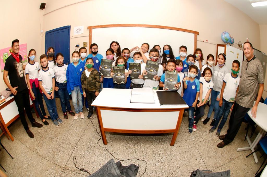 HQ ‘Pirilampos’ será distribuída em escolas da capital