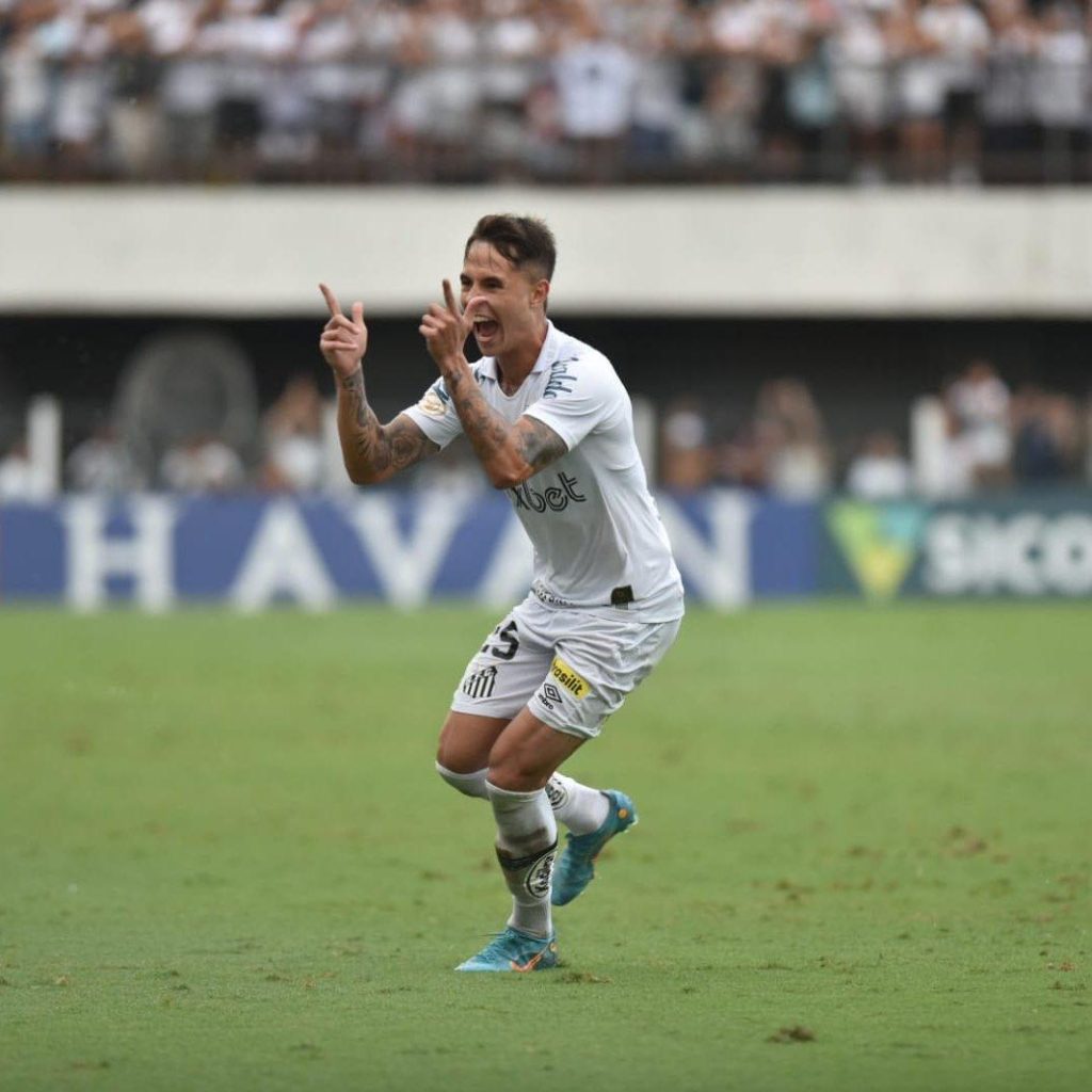 Zanocelo foi destaque da tarde marcando dois gols para o Santos