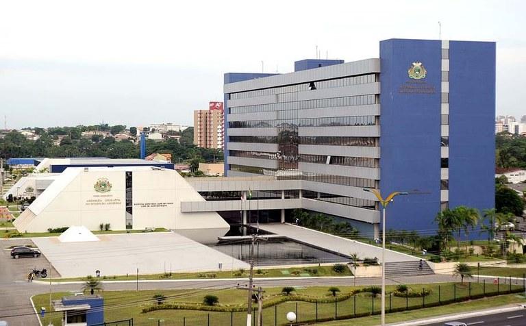 Deputados se beneficiam com o ‘Cotão’