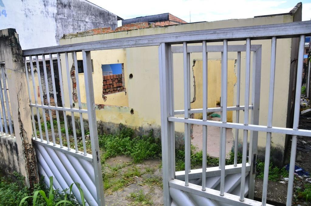 Homem é encontrado morto dentro de casa abandonada