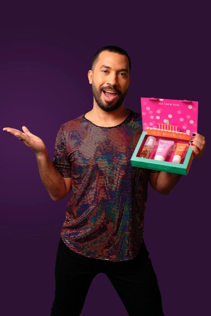 Gil do Vigor faz live para dar dicas de presentes do Dia das Mães
