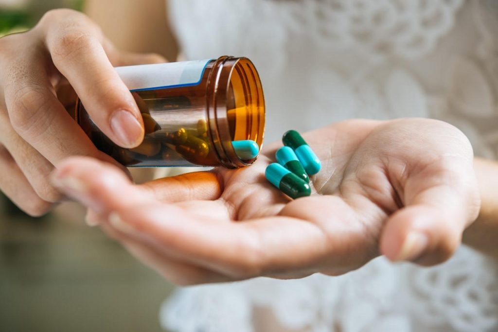 Alerta: automedicação pode causar intoxicação, dependência e até morte