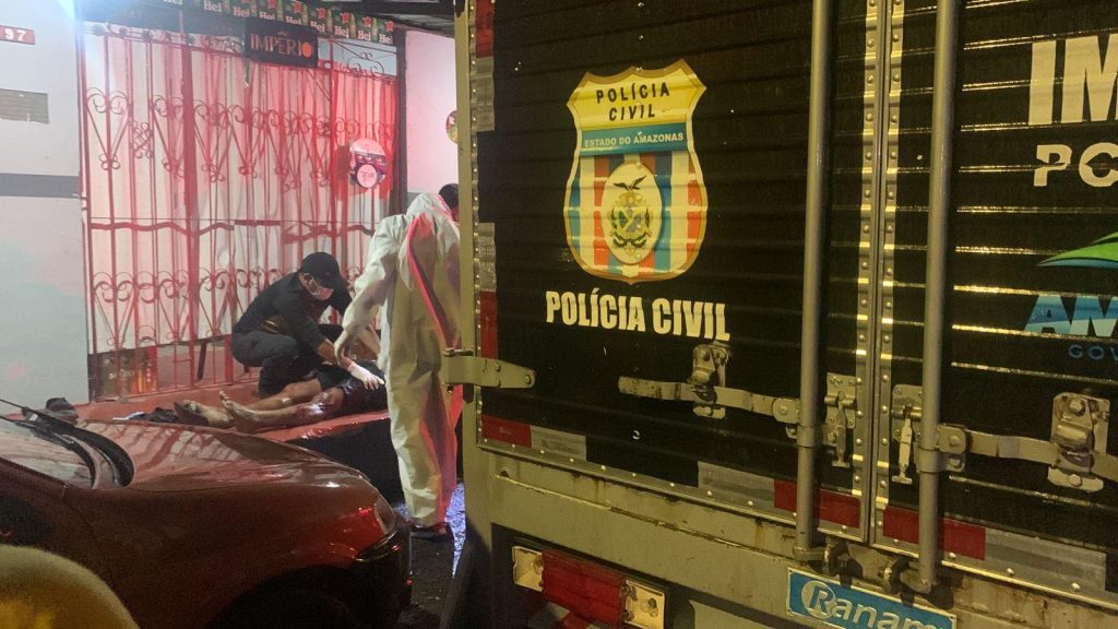 Dupla de amigos é assassinada em bar do bairro Compensa 2