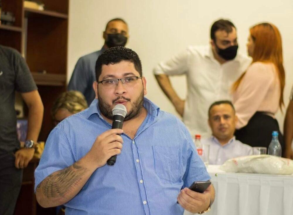 Polícia trabalha com duas linhas de investigação para assassinato de vereador de Tabatinga