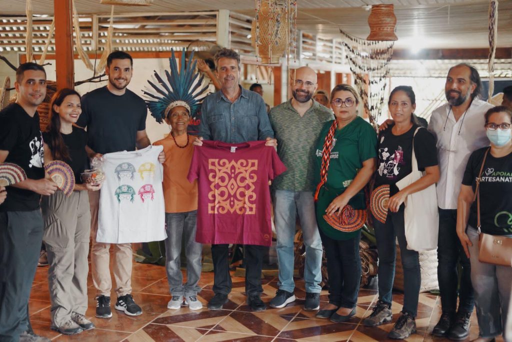 Indígenas Tikuna participam de oficina internacional de artesanato em Benjamin Constant