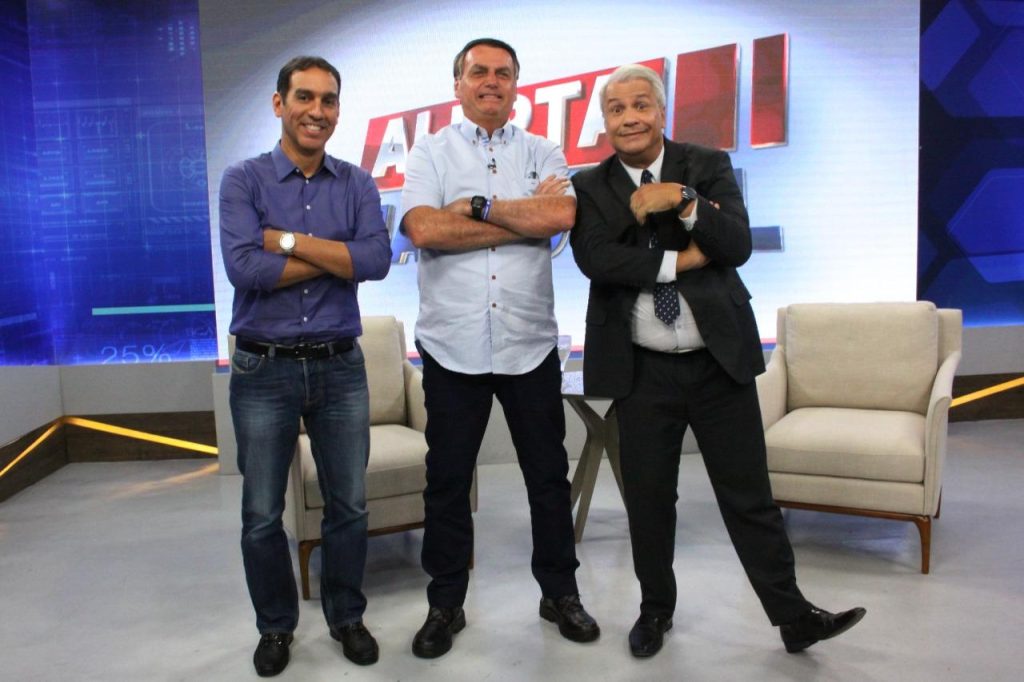 Bolsonaro concede entrevista à TV A Crítica