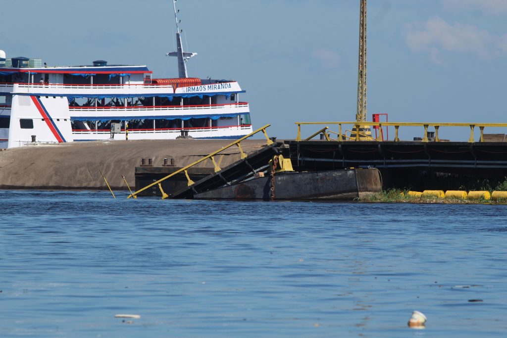 Marinha interdita trecho do Porto de Manaus que afundou