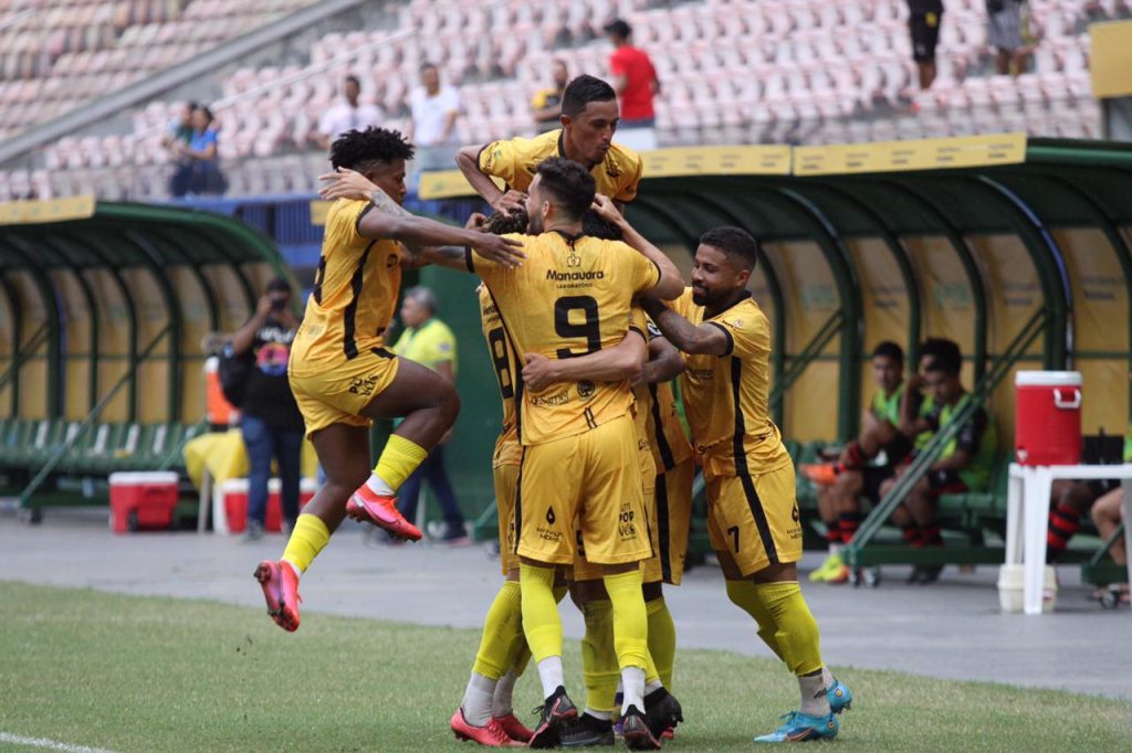 Amazonas FC goleia e se classifica com duas rodadas de antecedência