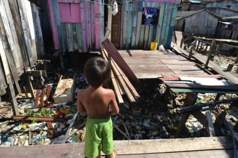 Os famintos do Amazonas pedem ação ágil