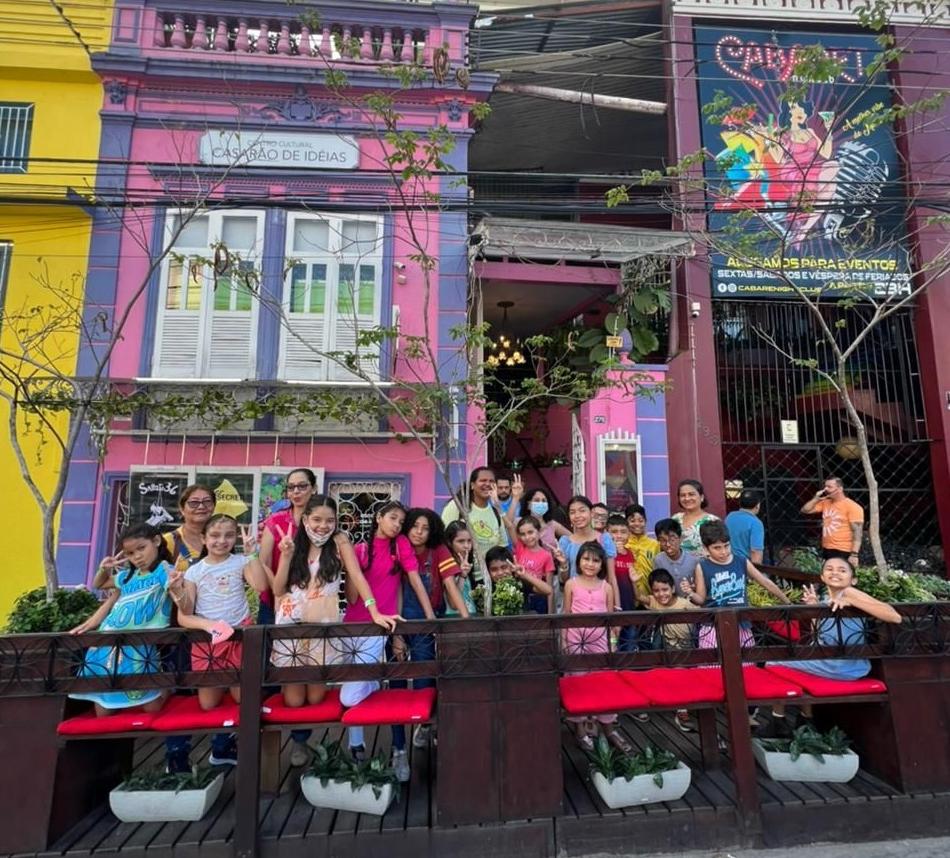 Projeto ‘De Uma Ponta a Outra’ leva crianças carente para visitação em espaços culturais de Manaus