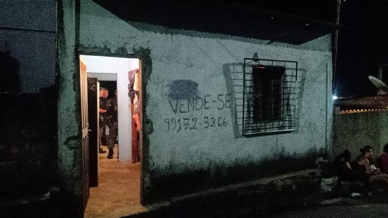 Dupla invade casa e mata primos a tiros