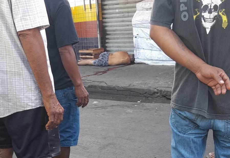 Homem é morto a tiros no Centro