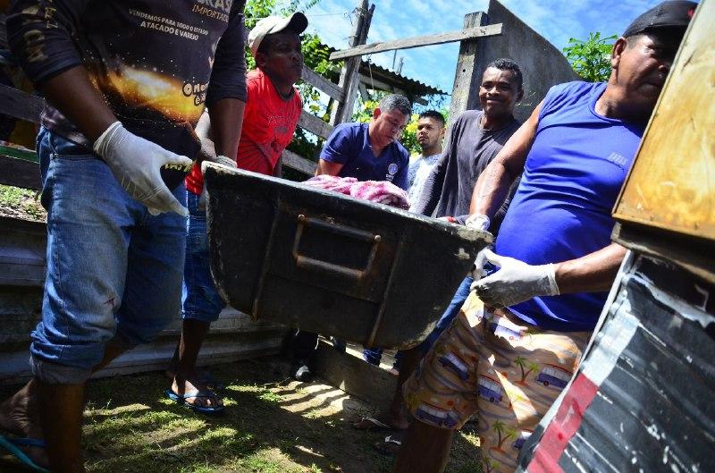Mãe e filho são assassinados dentro da própria casa