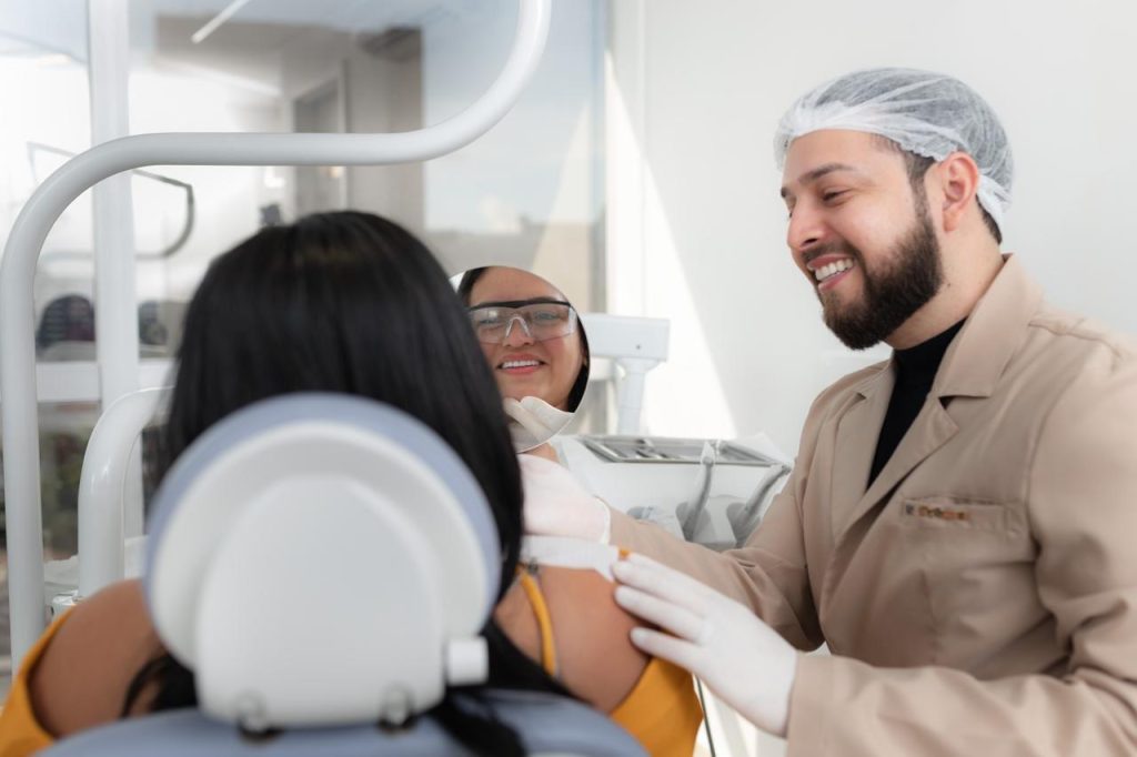 Dentes brancos com lentes de contato viram febre e aquecem setor no AM