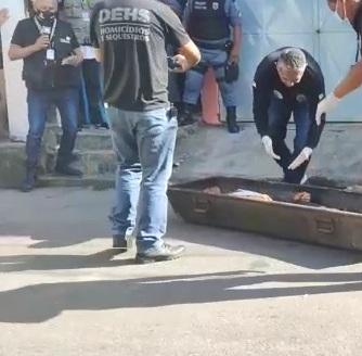 Homem é assassinado após deixar esposa na parada de ônibus