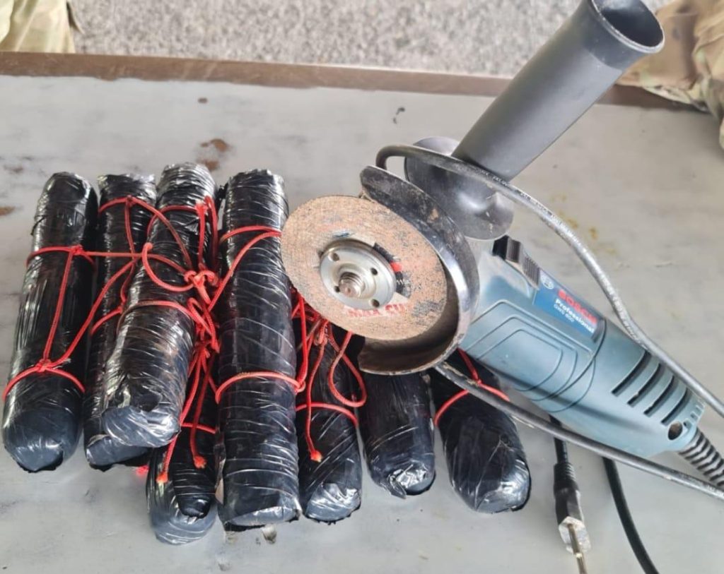 Policiais encontram 3 kg de pasta base de cocaína dentro de barco em Tabatinga