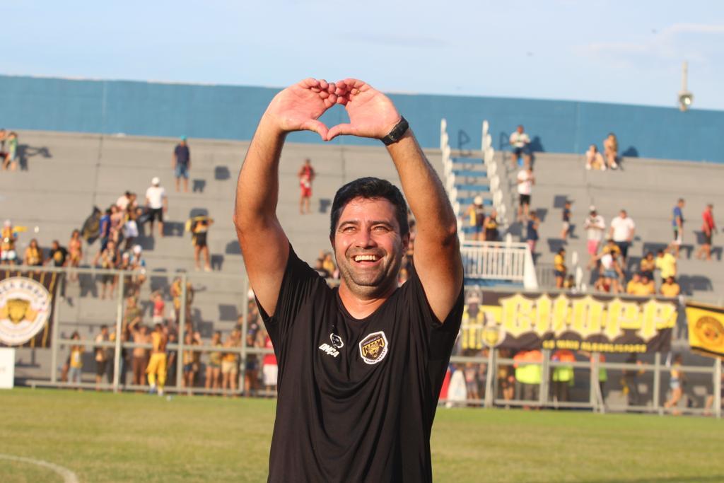 Treinador do Amazonas FC cita estar vivendo melhor momento da carreira