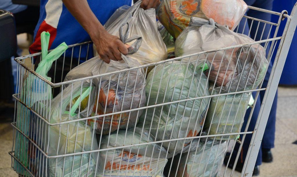 Valor da cesta básica permanece elevado