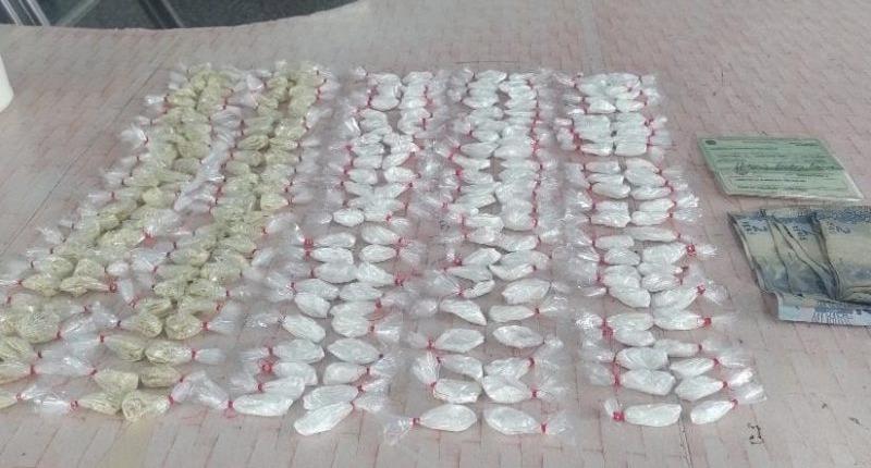 Homem é preso com 250 trouxinhas de drogas na Compensa