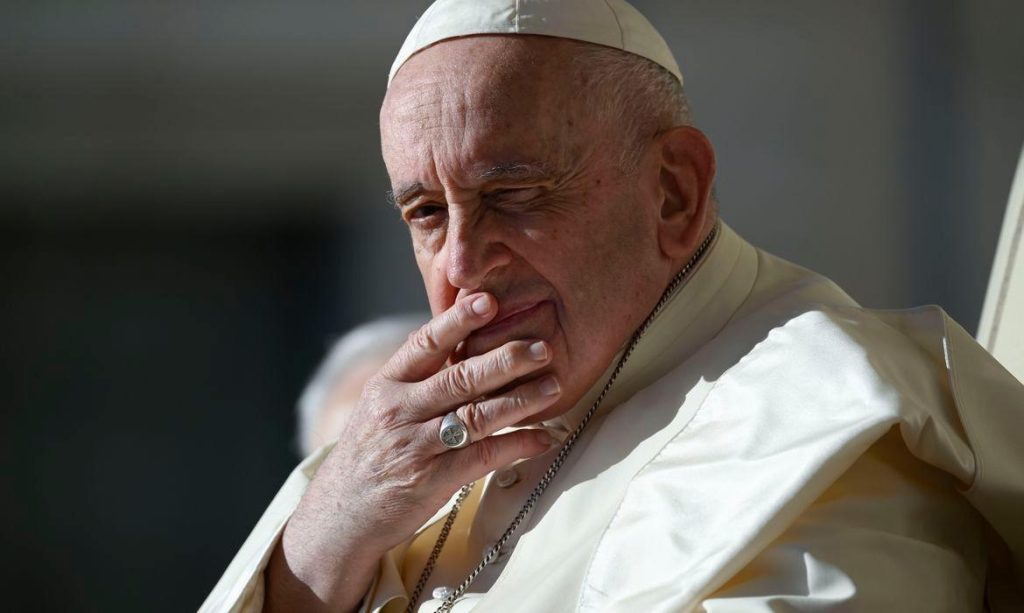 Papa diz que é “loucura” pensar em usar armas nucleares na Ucrânia