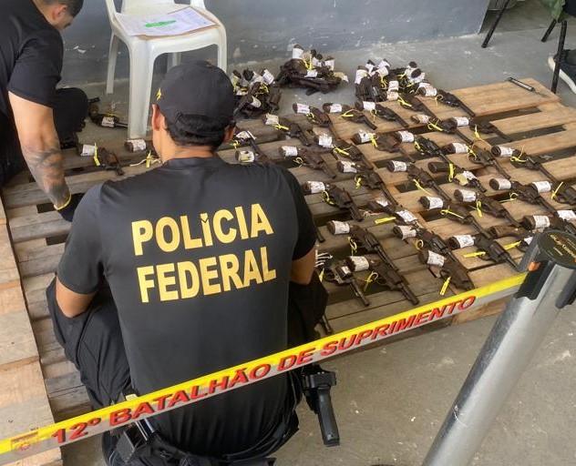 PF e Exército destroem armas apreendidas no Amazonas