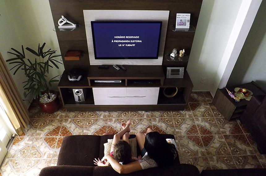 Propaganda eleitoral gratuita, comícios e debates terminam hoje