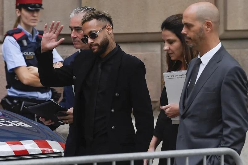 Neymar enfrenta julgamento em Barcelona a um mês da Copa do Mundo