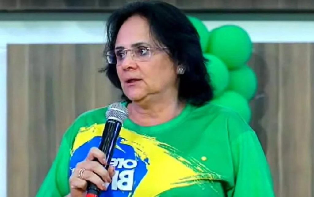 Damares é convidada a se explicar