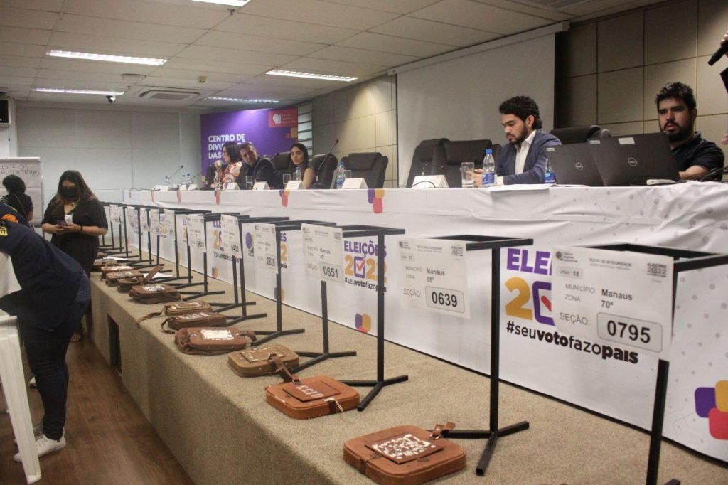 TRE-AM realiza sorteio de urnas que passarão por auditoria