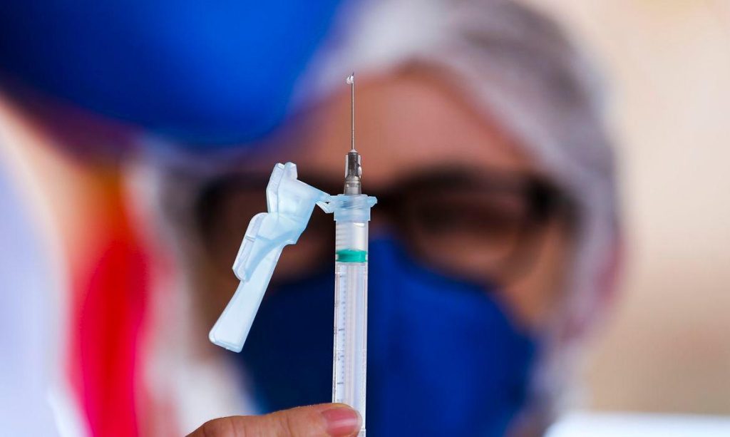 Aliança Pfizer-BioNTech vai testar vacina combinada contra covid e gripe