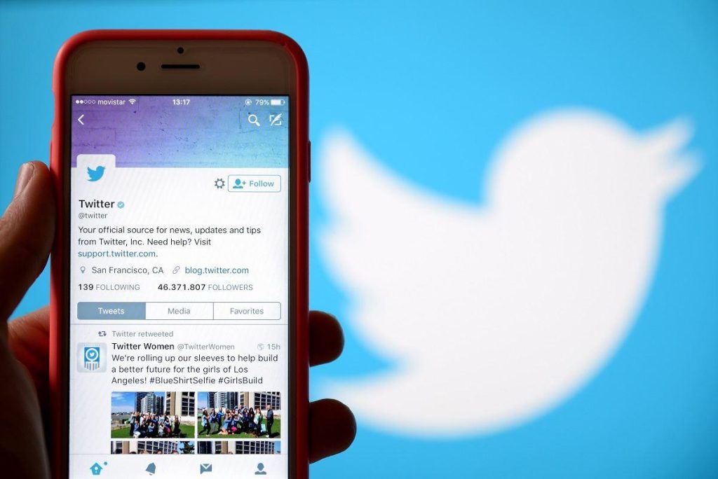 Metade dos funcionários da rede social Twitter são demitidos