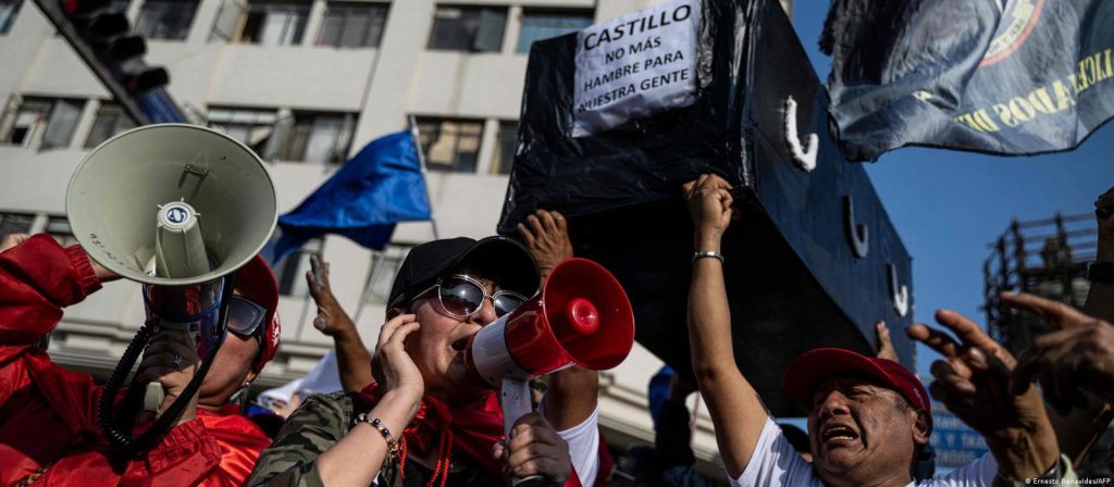 Peruanos exigem renúncia do presidente em protestos