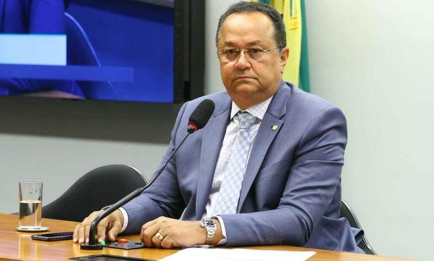 André Mendonça pede vista e julgamento de Silas Câmara é adiado no STF