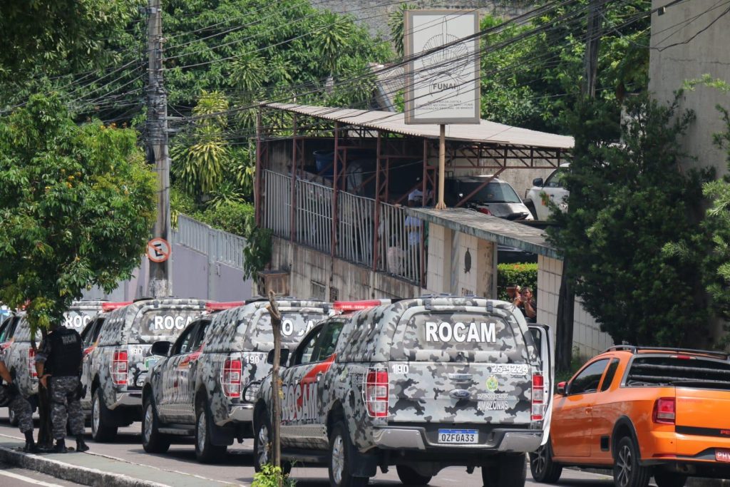 Indígenas fazem protesto na sede da Funai em Manaus e trânsito no local é bloqueado