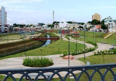 Homem é morto a tiros em praça no Centro de Manaus