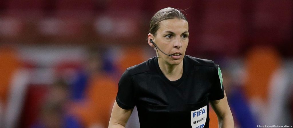 Francesa fará história como 1ª mulher a apitar jogo de Copa