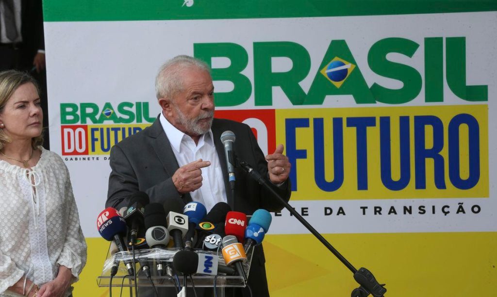 Exames de Lula estão dentro da normalidade, diz boletim médico