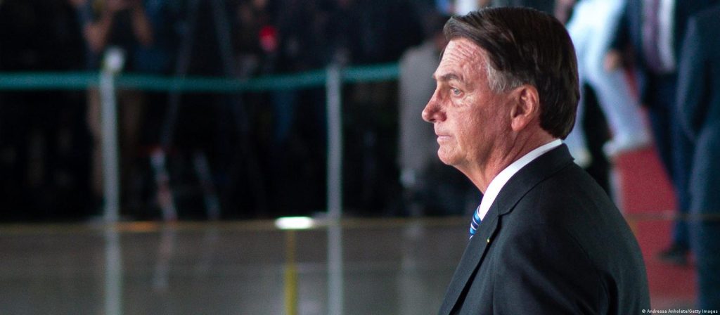 Bolsonaro quebra o silêncio e diz que reclusão ‘dói na alma’