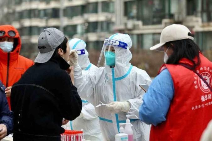 Covid ‘se propaga rapidamente’ na China, alerta epidemiologista