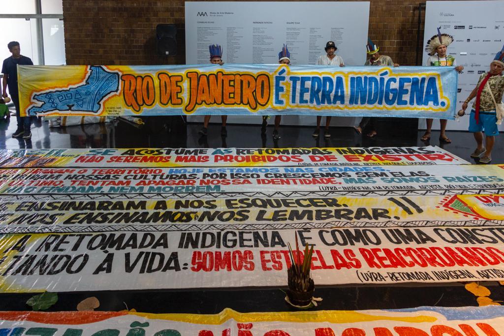 Artista visual UÝRA inaugura exposição sobre diásporas indígenas no Brasil