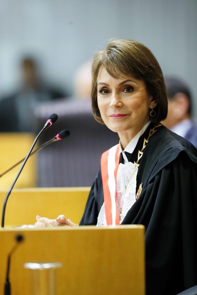 TST determina que 90% dos aeronautas trabalhem durante greve