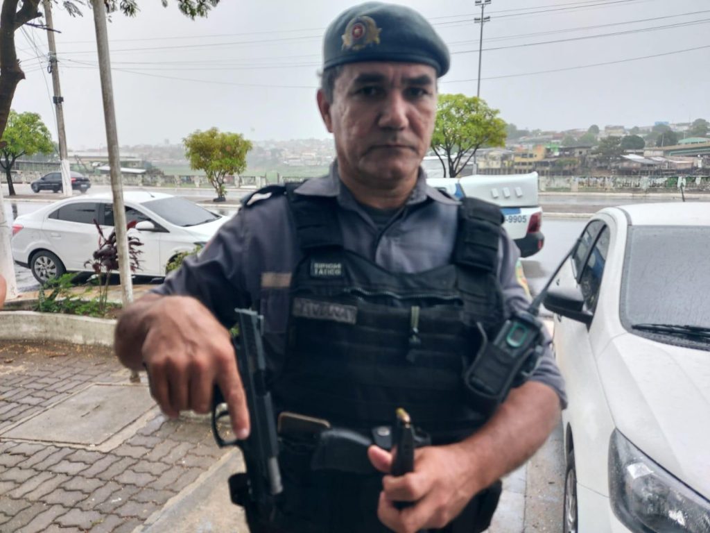 Dupla de adolescentes é apreendida com arma em Manaus