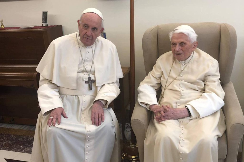 Morte de Bento XVI marca nova etapa no pontificado de Francisco