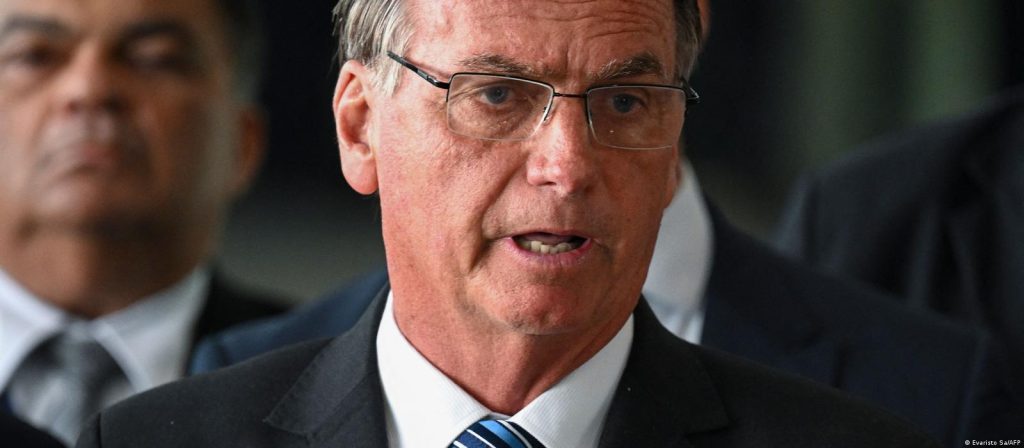 Deputados dos EUA pressionam Biden a expulsar Bolsonaro