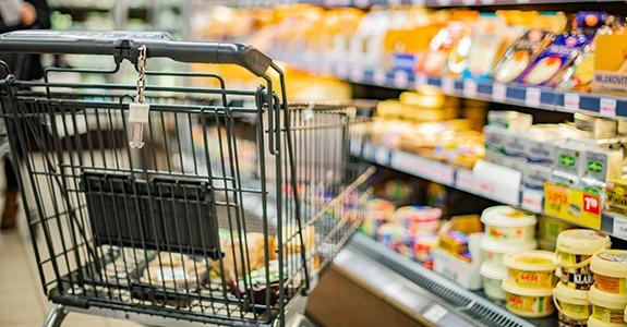 Novo salário mínimo de R$ 1.302 ainda é insuficiente para recuperar poder de compra, aponta Dieese