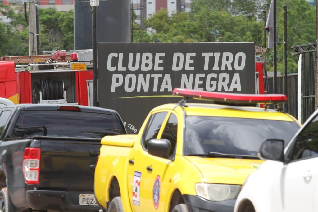 Clube de tiros nos holofotes