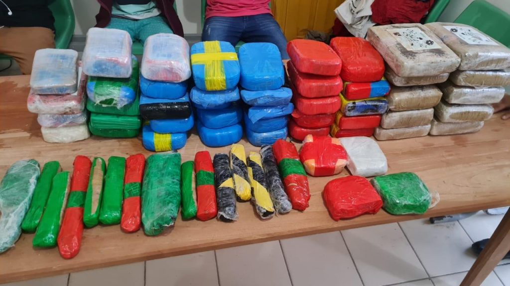 Trio é preso tentando levar droga de Tonantins para Tefé
